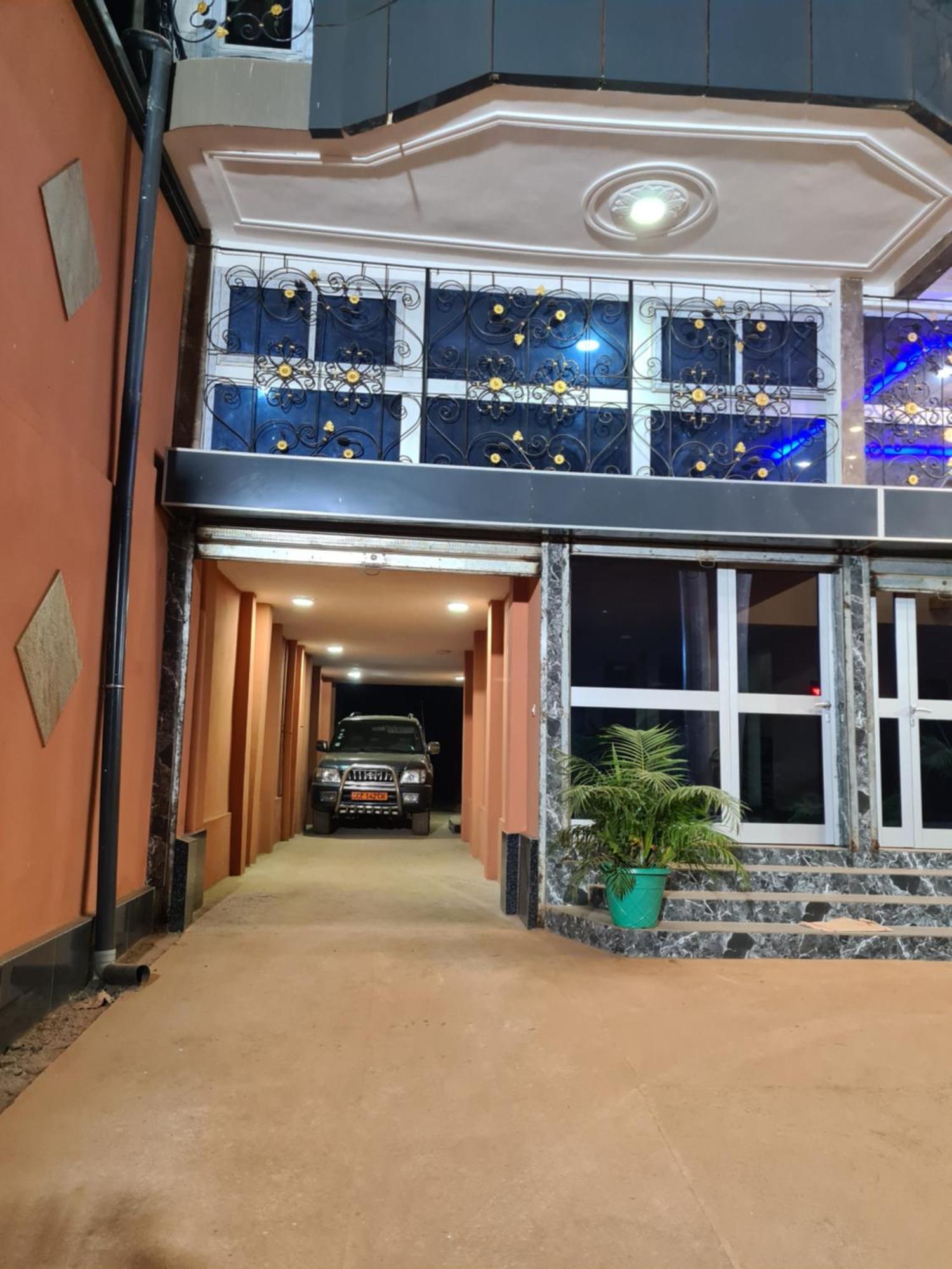 Dj Palace Hotel Yaoundé Exterior foto